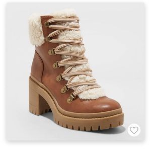 NWT Sherpa Universal Thread Boots